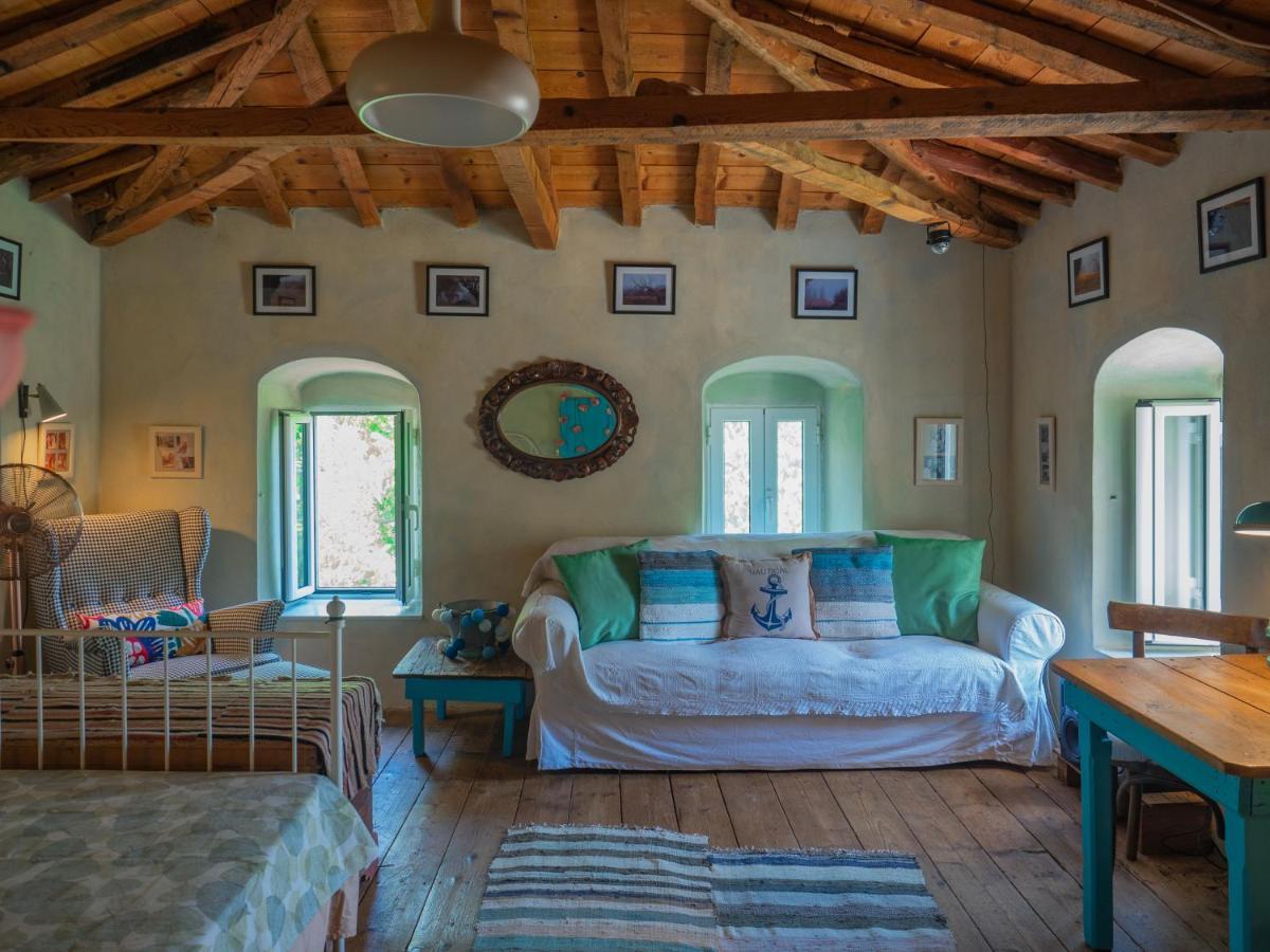 Vintage Stone-Built Country Cottage In Richea Kouloureika Bagian luar foto