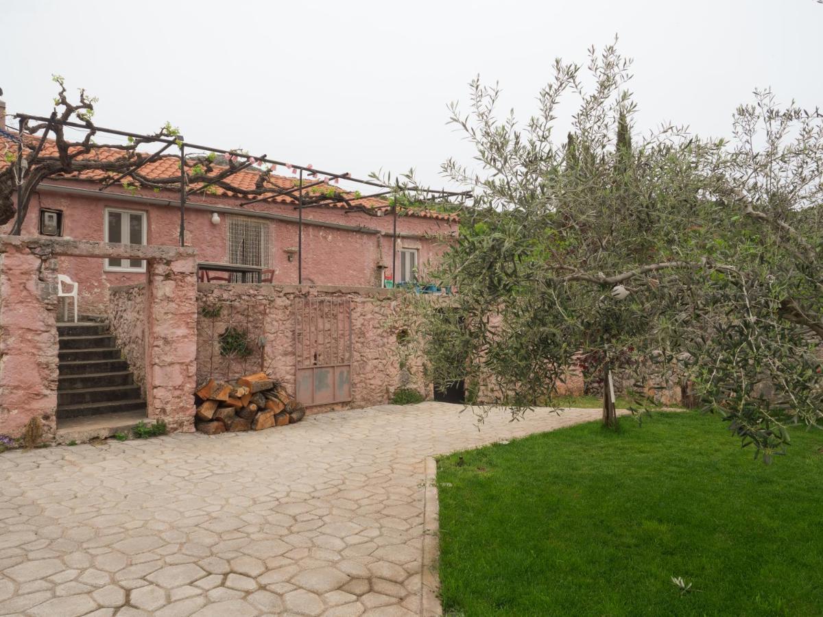 Vintage Stone-Built Country Cottage In Richea Kouloureika Bagian luar foto